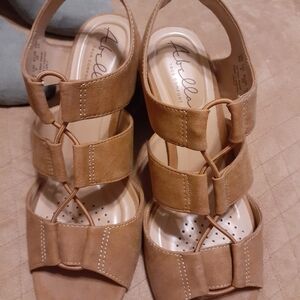 Abella Sandals. Like New size 8